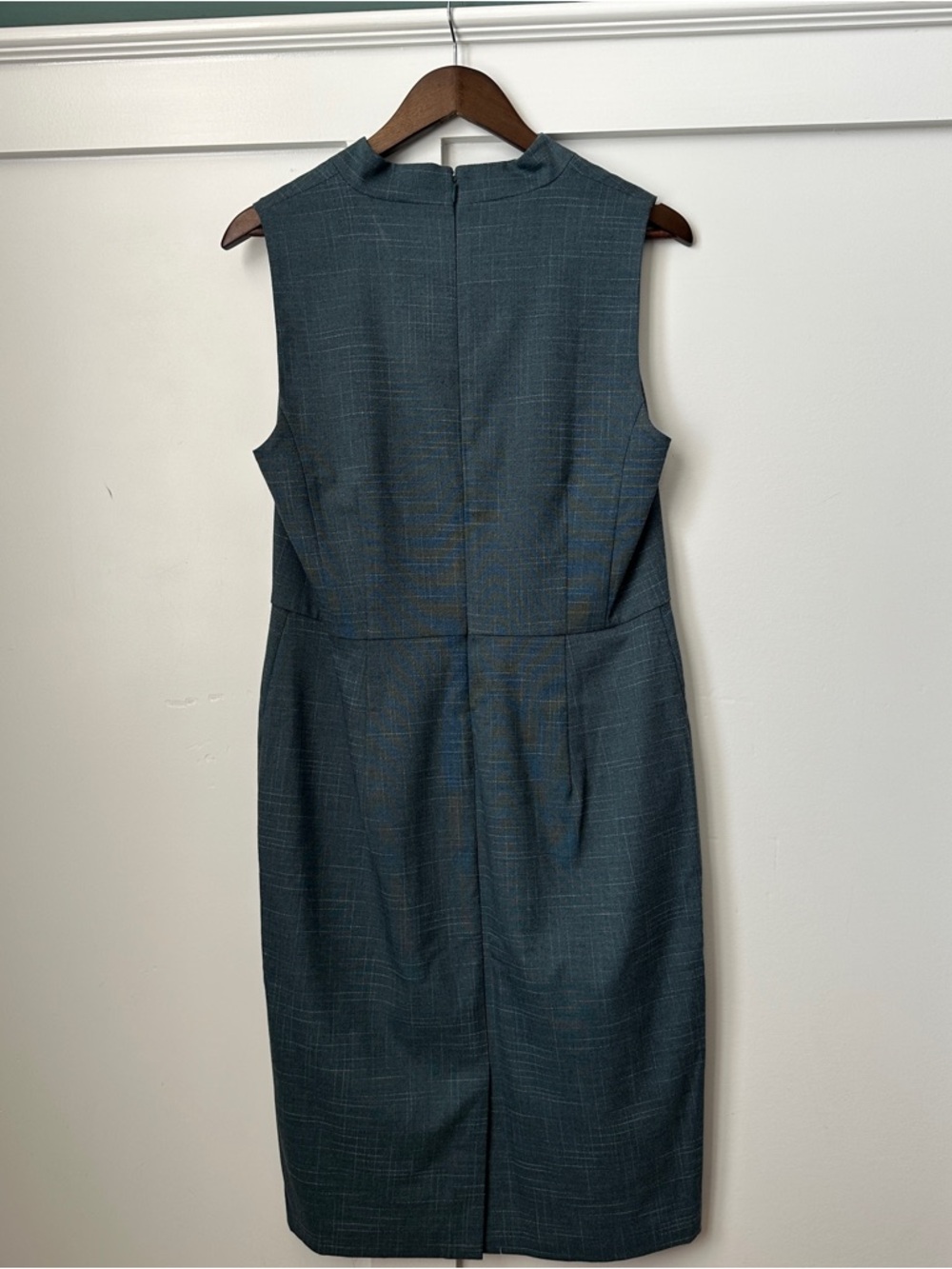 Ann Taylor Sleeveless Teal Sheath Dress with V-Notch - Picture 6 of 7